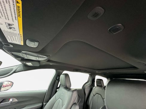 New 2026 Chrysler Pacifica Select w/ S Appearance Package image 33