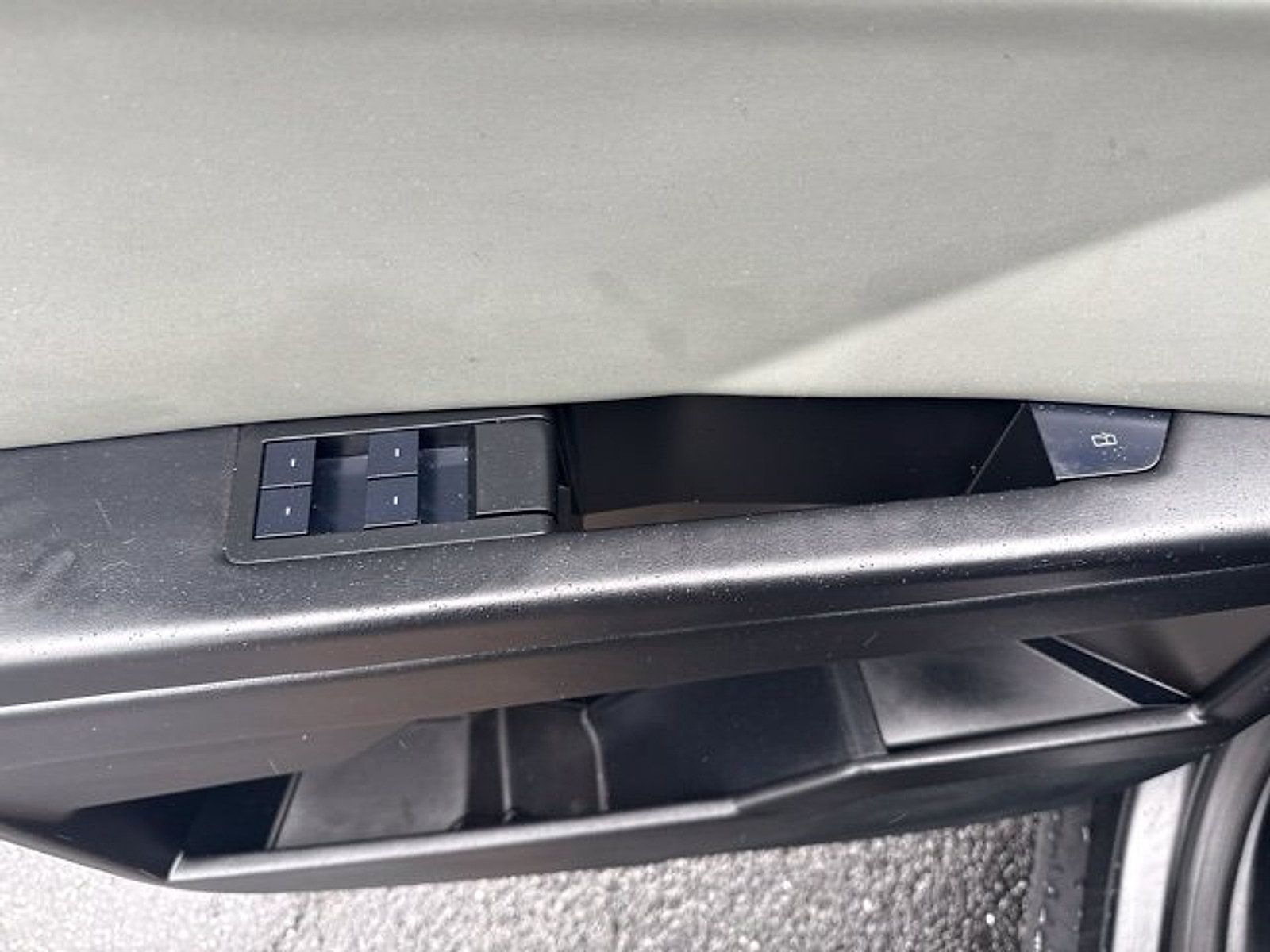 Used 2025 Tesla Cybertruck AWD Crew Cab image 11