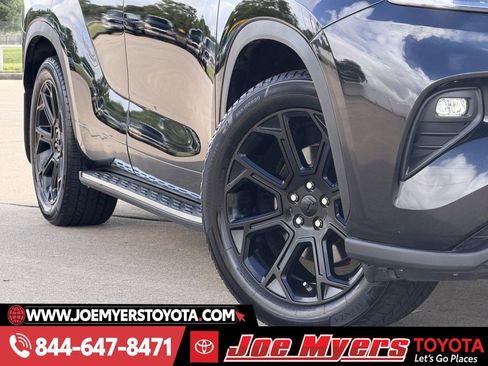 Used 2022 Toyota Highlander LE image 11