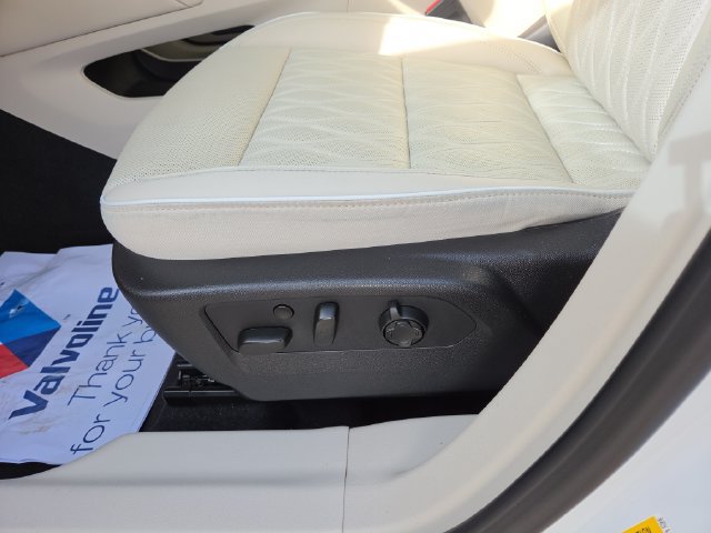 Used 2021 Buick Envision Avenir w/ Technology Package II AWD/4WD image 28