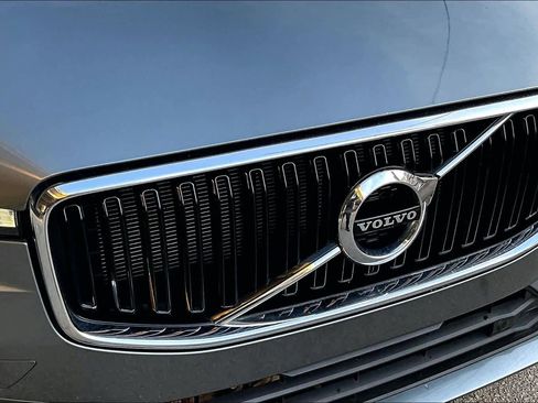 Used 2019 Volvo XC60 T6 Momentum w/ Premium Package image 29
