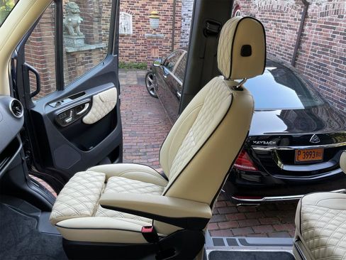 Used 2021 Mercedes-Benz Sprinter 2500 image 2