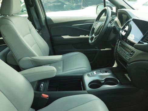 Used 2023 Honda Passport EX-L image 10