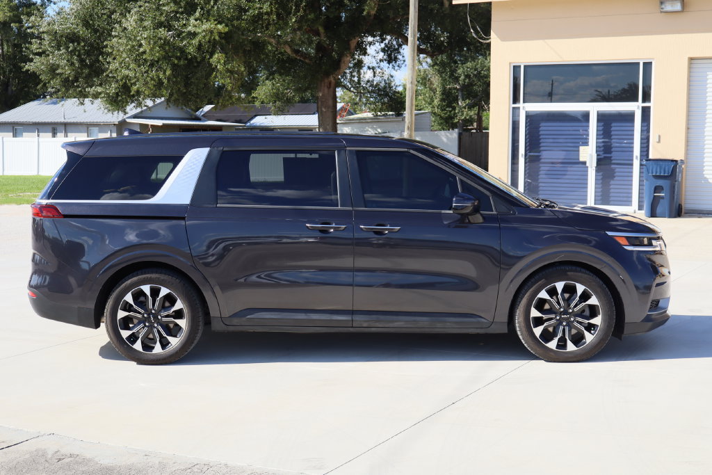 Used 2023 Kia Carnival EX FWD image 10