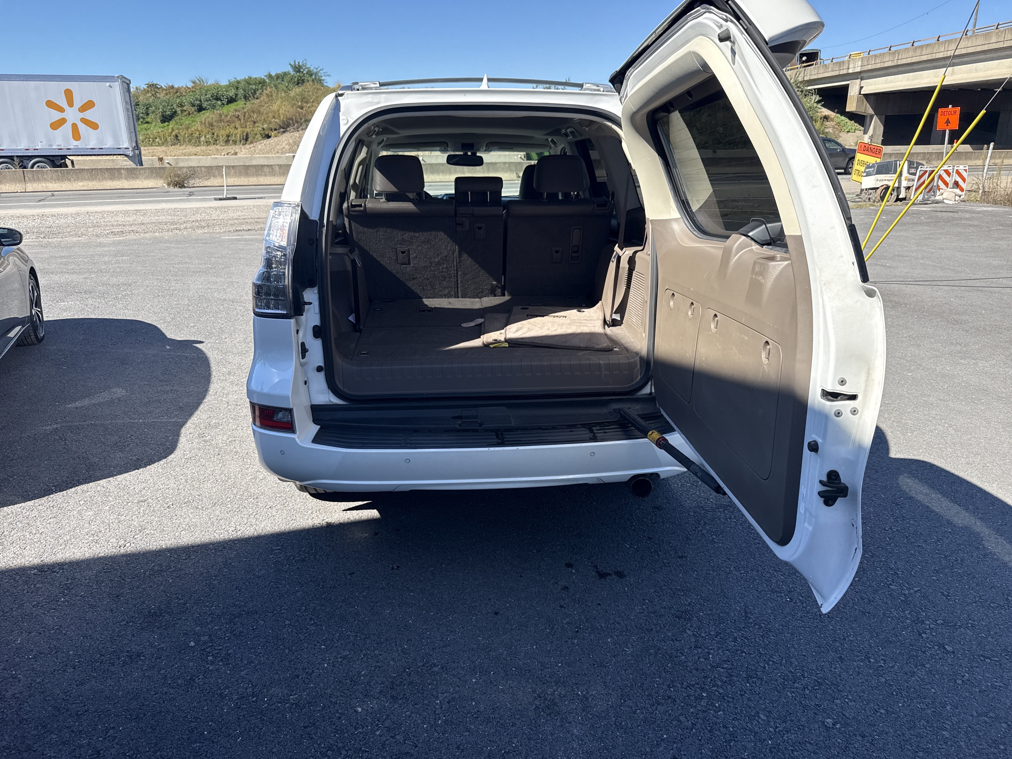 Used 2017 Lexus GX 460 Premium w/ Premium Package AWD/4WD image 5