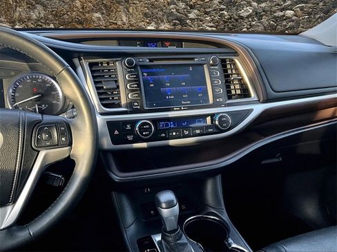 Used 2015 Toyota Highlander Limited image 6