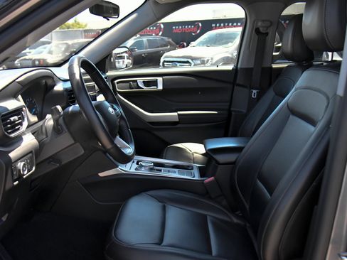 Used 2023 Ford Explorer XLT w/ Equipment Group 202A RWD image 17