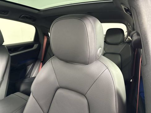Certified 2026 Porsche Cayenne S AWD/4WD image 40