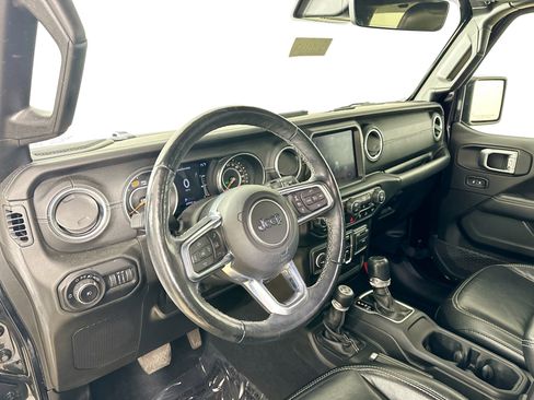 Used 2020 Jeep Wrangler Unlimited Sahara image 10