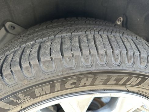 Used 2023 Toyota Highlander Limited image 18