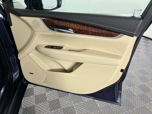 Used 2018 Cadillac XT5 Luxury w/ Driver Awareness Package AWD/4WD image 31