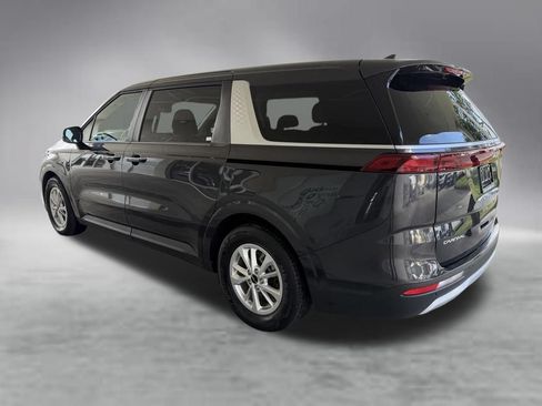 Used 2024 Kia Carnival LX FWD image 4