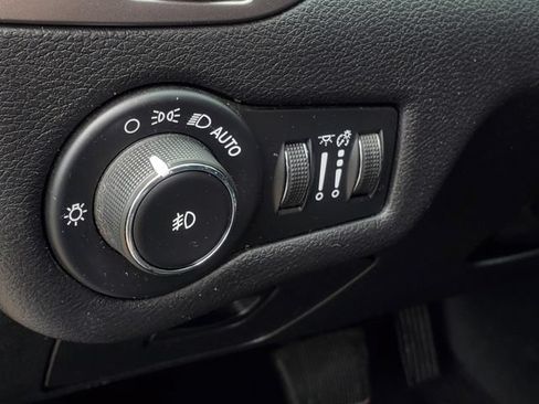 Used 2020 Jeep Cherokee Latitude Plus w/ Cold Weather Group AWD/4WD image 17