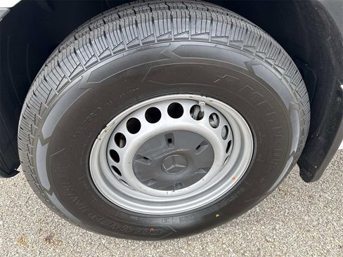 Used 2021 Mercedes-Benz Sprinter 2500 image 28