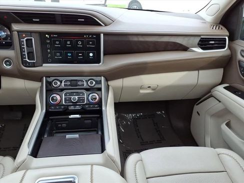 Used 2023 GMC Yukon Denali w/ Advanced Technology Package AWD/4WD image 19