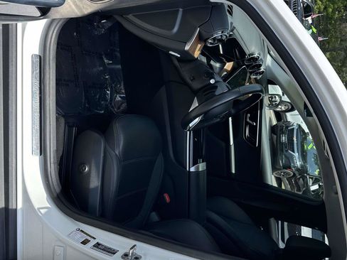 Used 2024 Mercedes-Benz GLC 300 4MATIC image 14