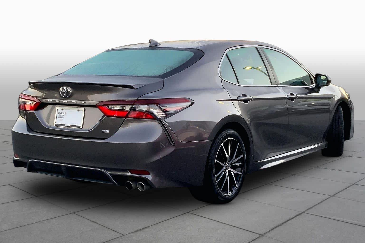 Used 2022 Toyota Camry SE FWD image 12