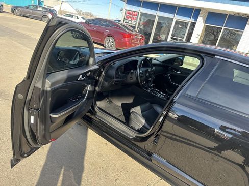 Used 2018 Kia Stinger Premium image 10