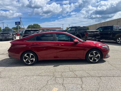 Used 2023 Hyundai Elantra Limited FWD image 2