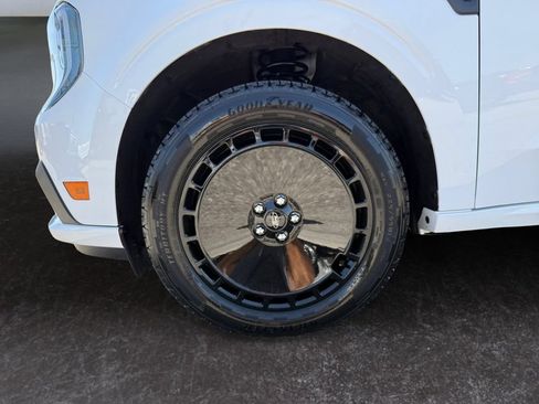 Used 2025 Ford Maverick Lobo AWD/4WD image 9