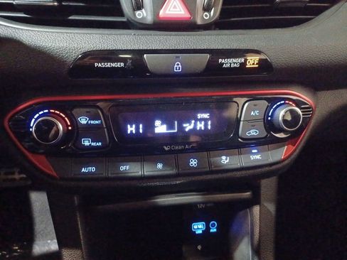 Used 2018 Hyundai Elantra GT Sport w/ Sport Tech Package 04 image 17