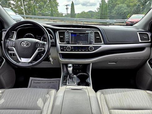 Used 2019 Toyota Highlander Plus image 11