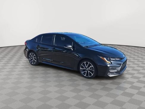 Used 2022 Toyota Corolla SE image 2