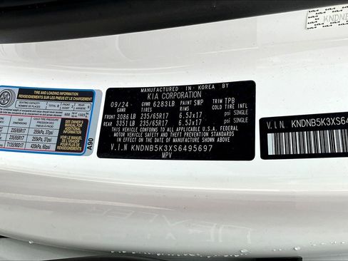 Used 2025 Kia Carnival FWD image 19