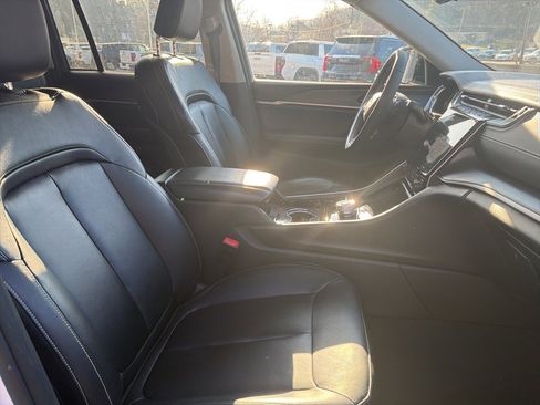 Used 2023 Jeep Grand Cherokee Limited w/ Black Appearance Package image 16