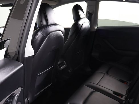 Used 2022 Tesla Model Y Long Range image 28