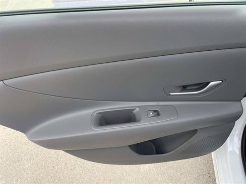 New 2026 Hyundai Elantra SE FWD image 21