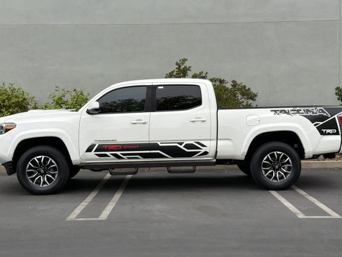 Used 2021 Toyota Tacoma TRD Sport w/ Technology Package RWD image 9