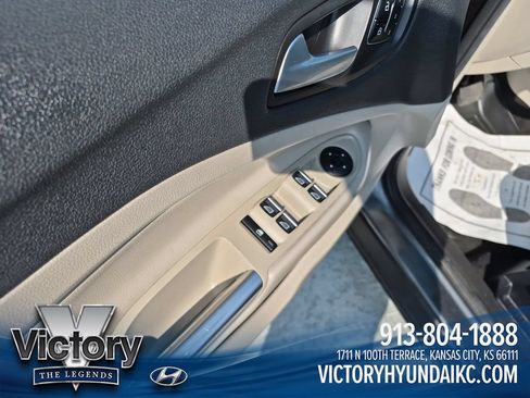 Used 2017 Ford Escape Titanium AWD/4WD image 14