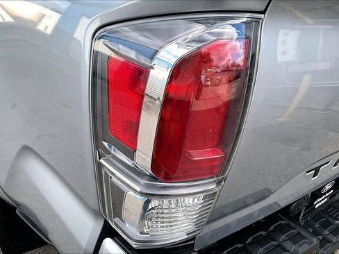 Used 2020 Toyota Tacoma TRD Sport image 28