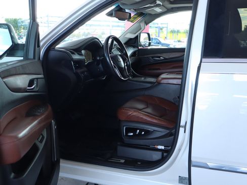 Used 2015 Cadillac Escalade Premium image 14