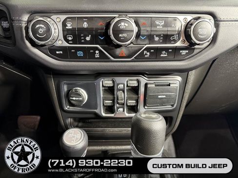 Used 2025 Jeep Wrangler Unlimited Sahara w/ Safety Group AWD/4WD image 26
