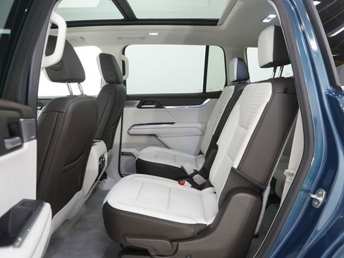 Used 2024 GMC Acadia Denali w/ Super Cruise Package image 21