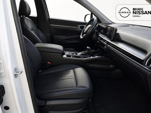 Used 2024 Kia Sorento S FWD image 8