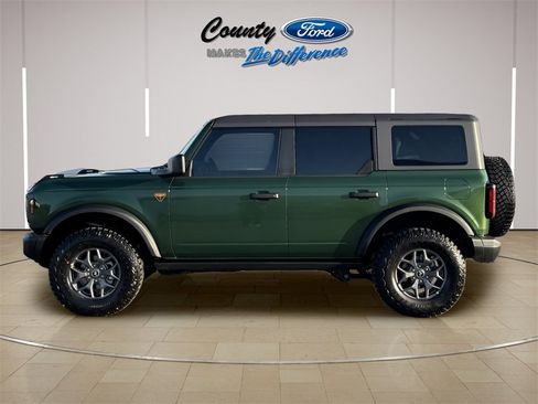 New 2025 Ford Bronco Badlands image 3