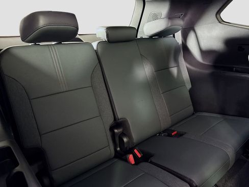 Used 2026 GMC Acadia AT4 image 29