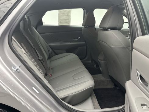 Used 2025 Hyundai Elantra Sport FWD image 18