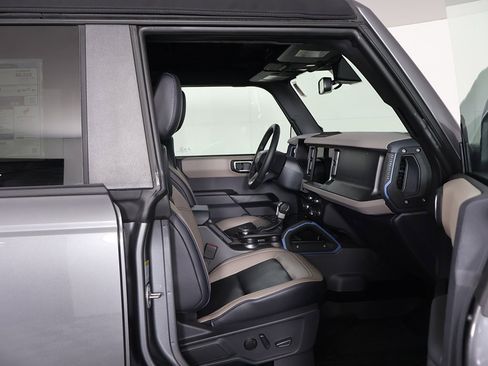 Used 2024 Ford Bronco Wildtrak image 29