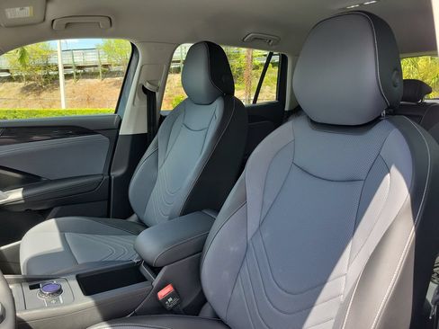 Certified 2026 Volkswagen Tiguan SE FWD image 22