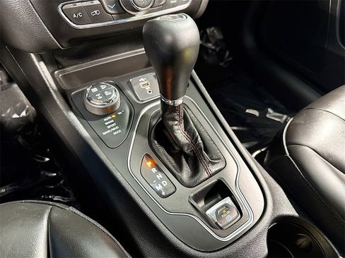 Used 2020 Jeep Cherokee Trailhawk w/ Comfort/Convenience Group image 14