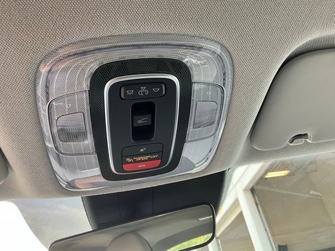 Used 2025 Hyundai Elantra Limited image 32