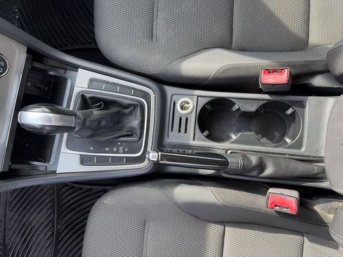 Used 2016 Volkswagen Golf S FWD image 21