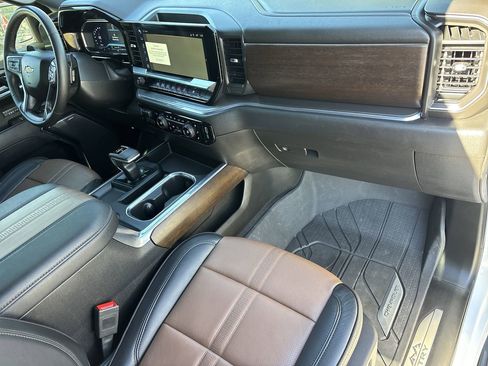 Used 2024 Chevrolet Silverado 1500 High Country w/ High Country Premium Package image 11