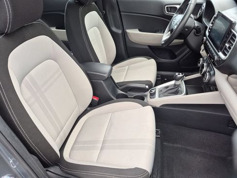 Used 2025 Hyundai Venue SEL FWD image 30