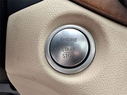 Used 2019 Mercedes-Benz GLA 250 4MATIC w/ Premium Package image 24