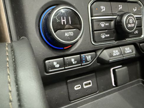 Used 2021 Chevrolet Suburban High Country image 19